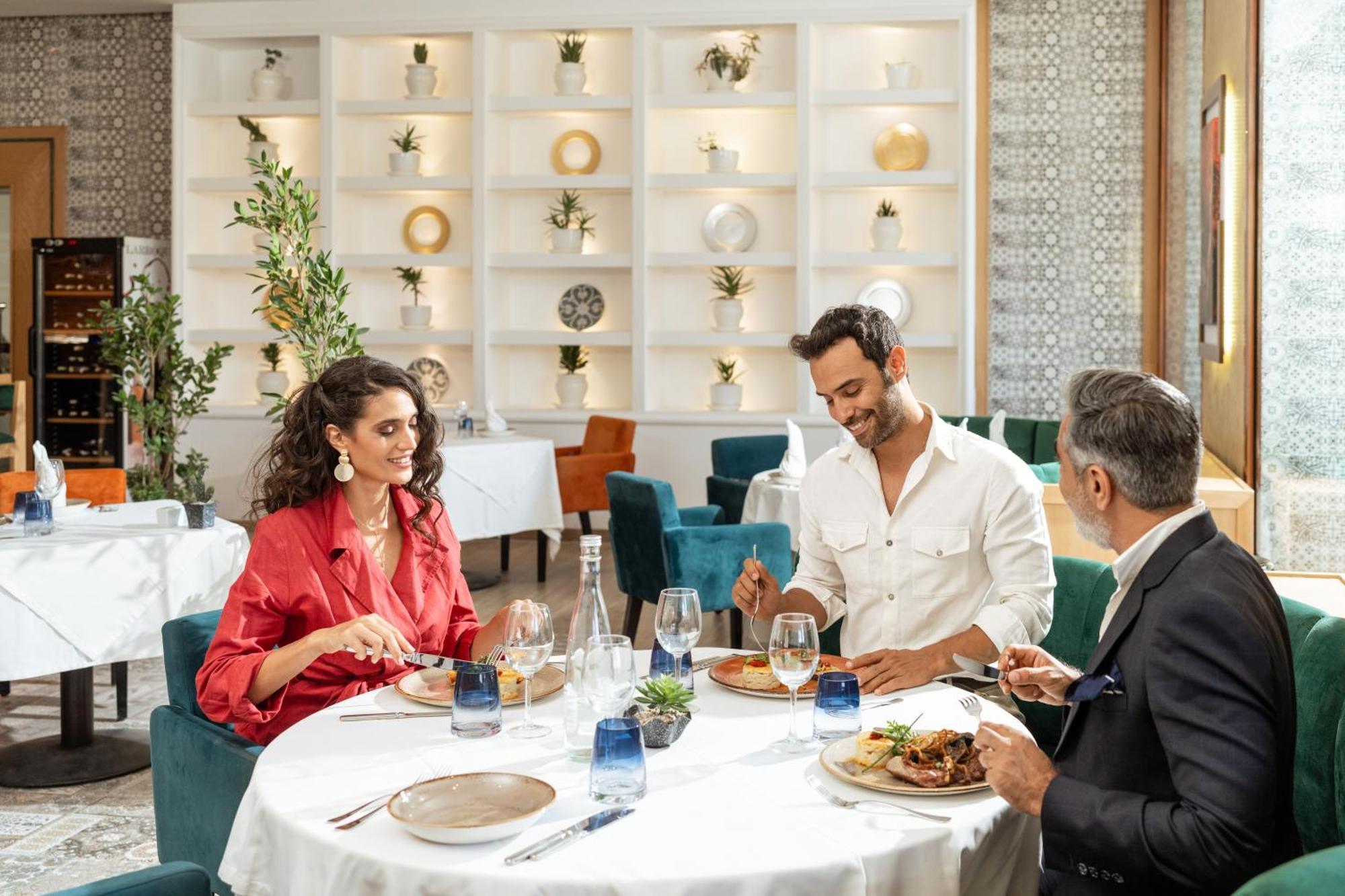 Terminus City Center Ucda Dış mekan fotoğraf